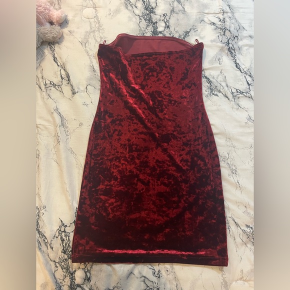 Strapless red velvet dress - Picture 2 of 2